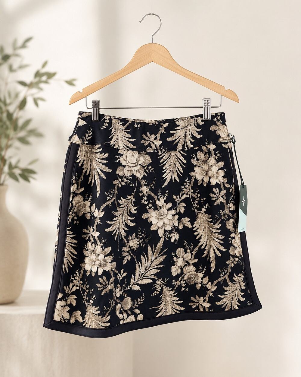 Tuckernuck Active / Golf Floral Skirt Size S NWT